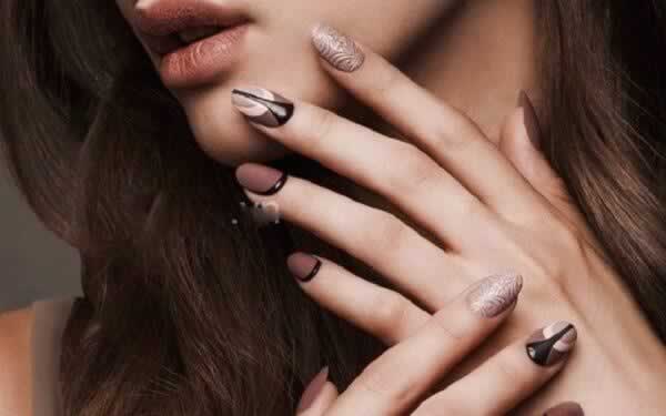 6 Beautiful Nail Pattern For Dark Skin 1